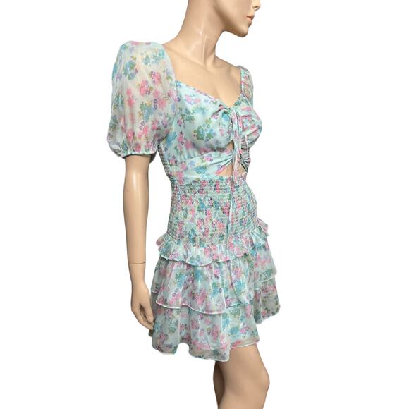 New ASTR Garland Floral Front Cutout Puff Sleeve Mini Dress in Mint Size M - Picture 8 of 16